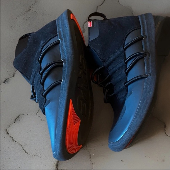 SKYE  Powll EL Slip-On Sneakers Mens 7 Women 8.5 Black Walking Casual VEGAN - Picture 3 of 6